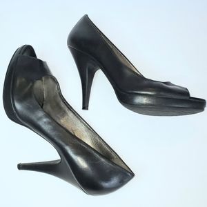 Gianni Bini black leather peep toe heels size 10